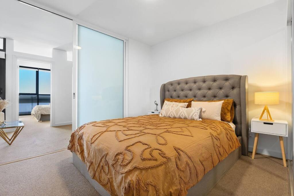 Oasis: Pool, Gym, Cinema Apartment