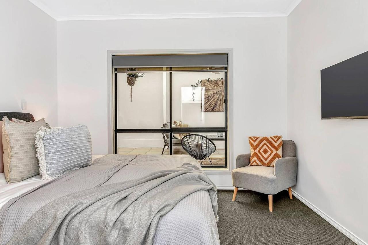 Breezy B On The Esplanade With Direct Access Holiday home Adelaide