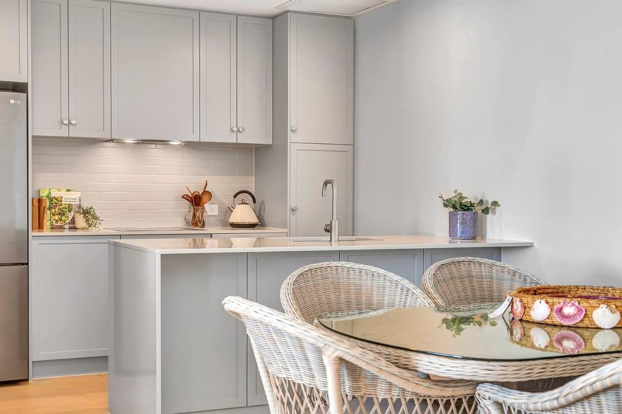 Apartment Hamptons-inspired Waterfront Living On Moana *