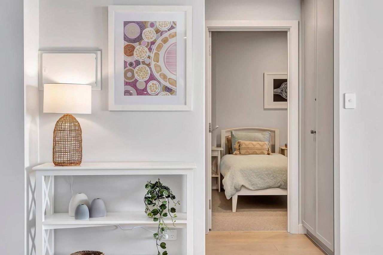 Hamptons-inspired Waterfront Living On Moana Apartment