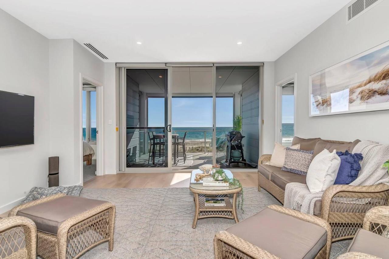 Hamptons-inspired Waterfront Living On Moana * Adelaide