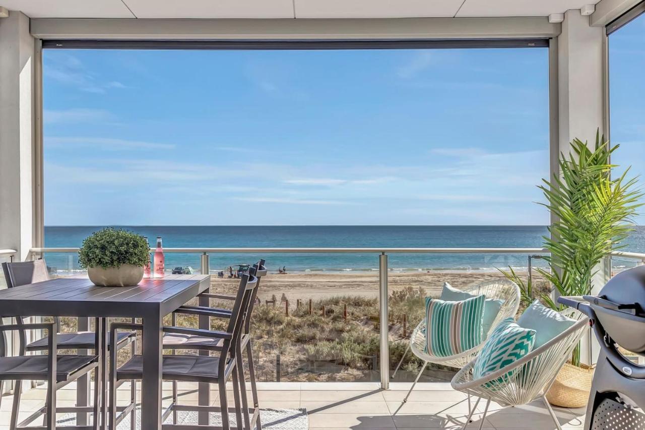 Hamptons-inspired Waterfront Living On Moana *