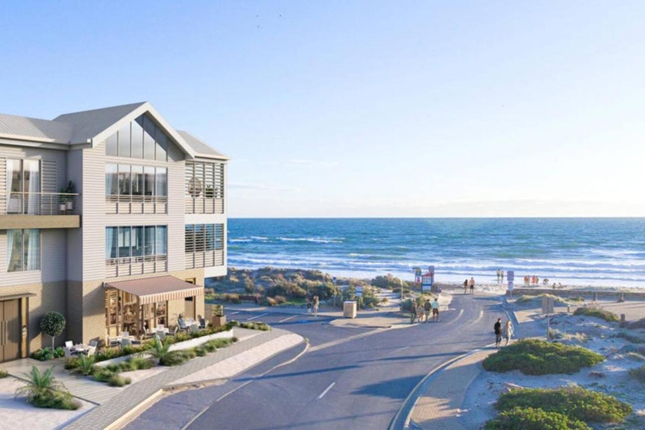 Hamptons-inspired Waterfront Living On Moana