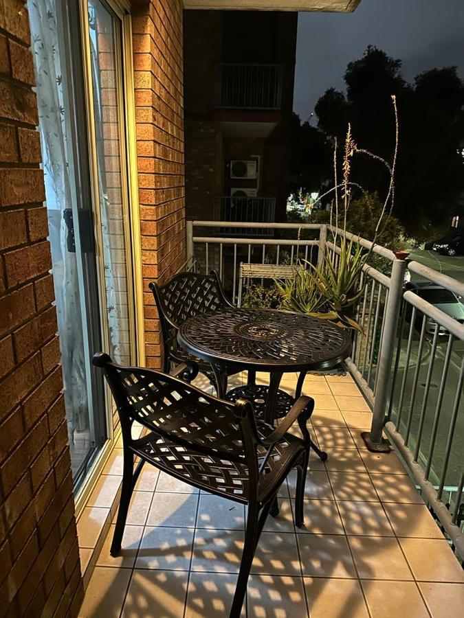 Apartment City - Free Parking, 3 Bedrooms And 2 Bathrooms Adelaide