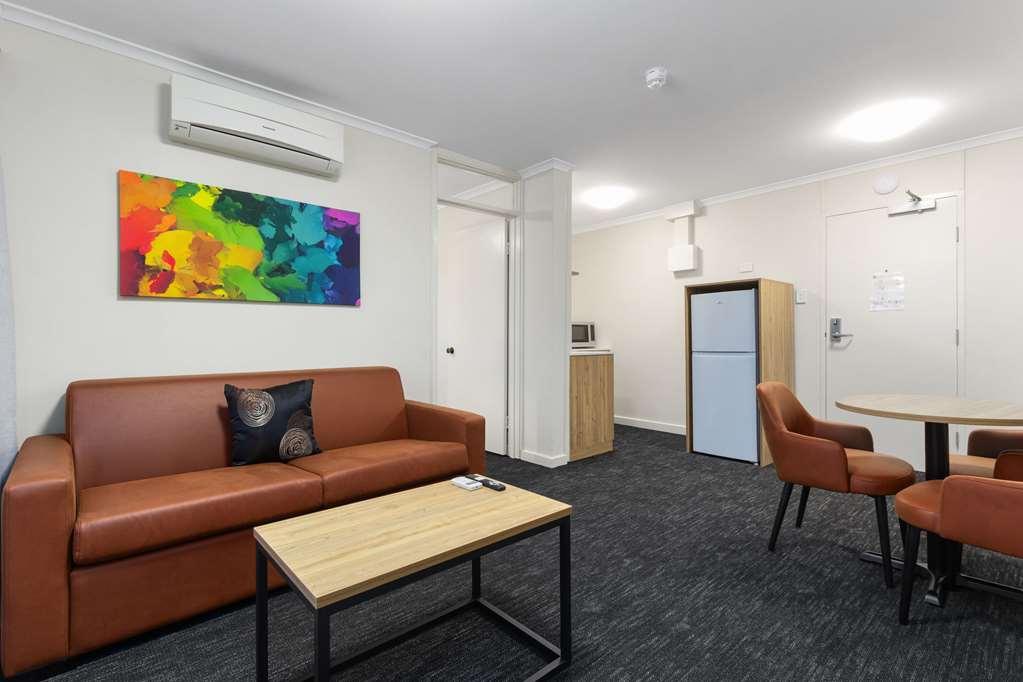 Econo North Hotel 3*