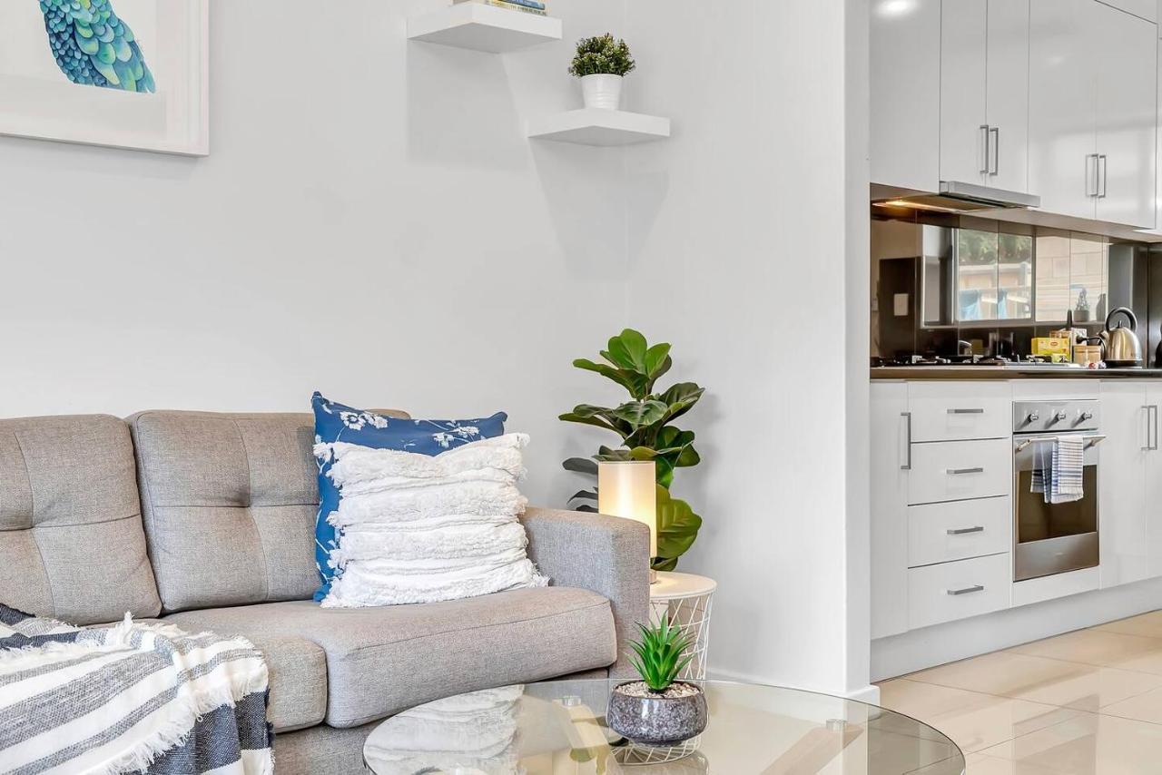 Coastal Comfort With A Pool Opposite Henley * Adelaide