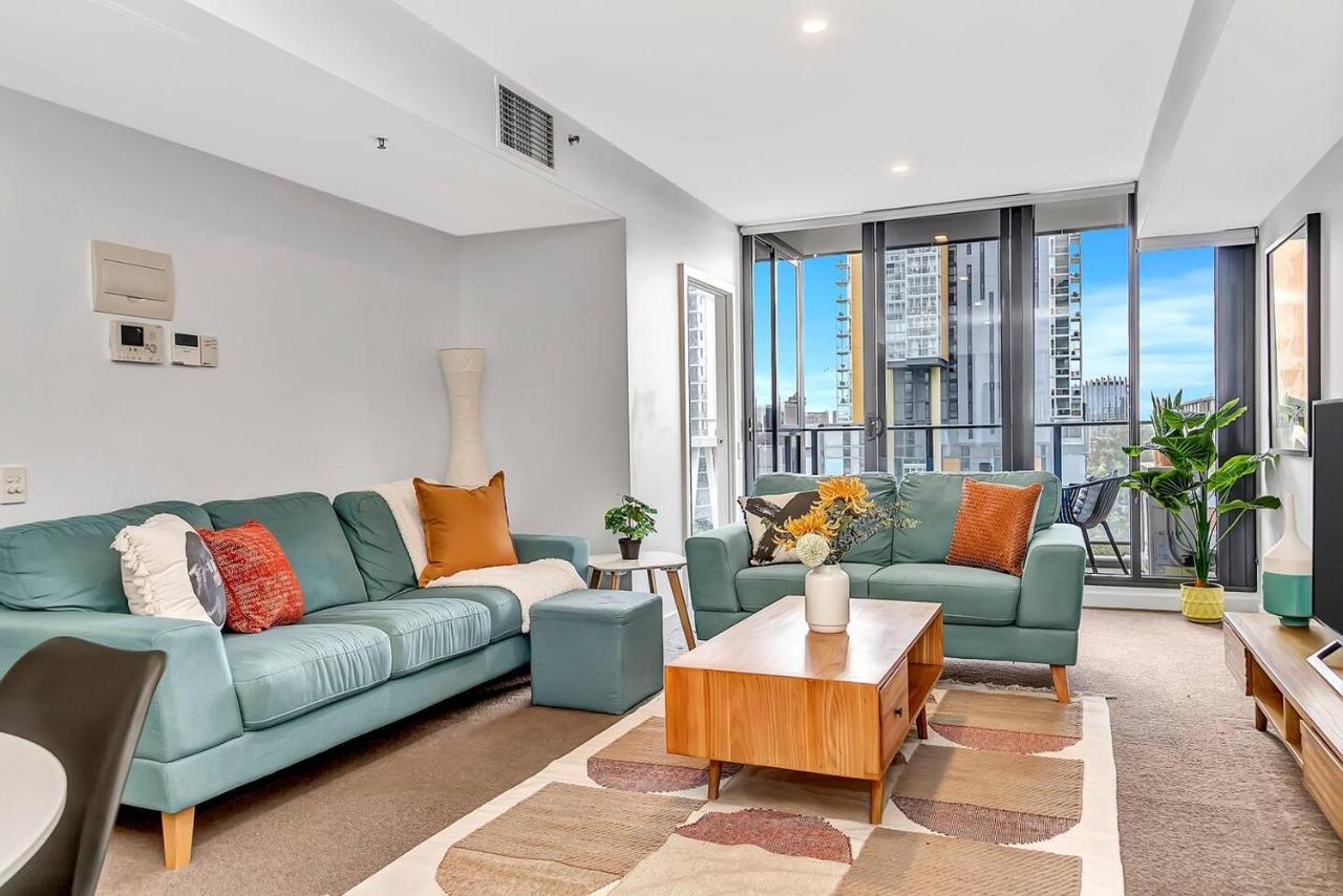 'adelaide Azure' Scenic Cbd Living With Rooftop Pool *