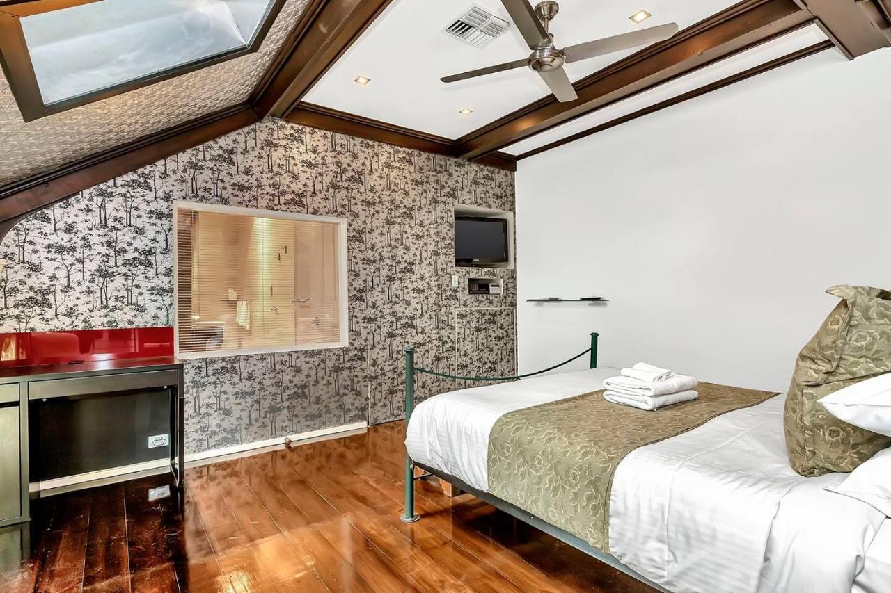 Parish Court - A Unique Contemporary Conversion Apartment