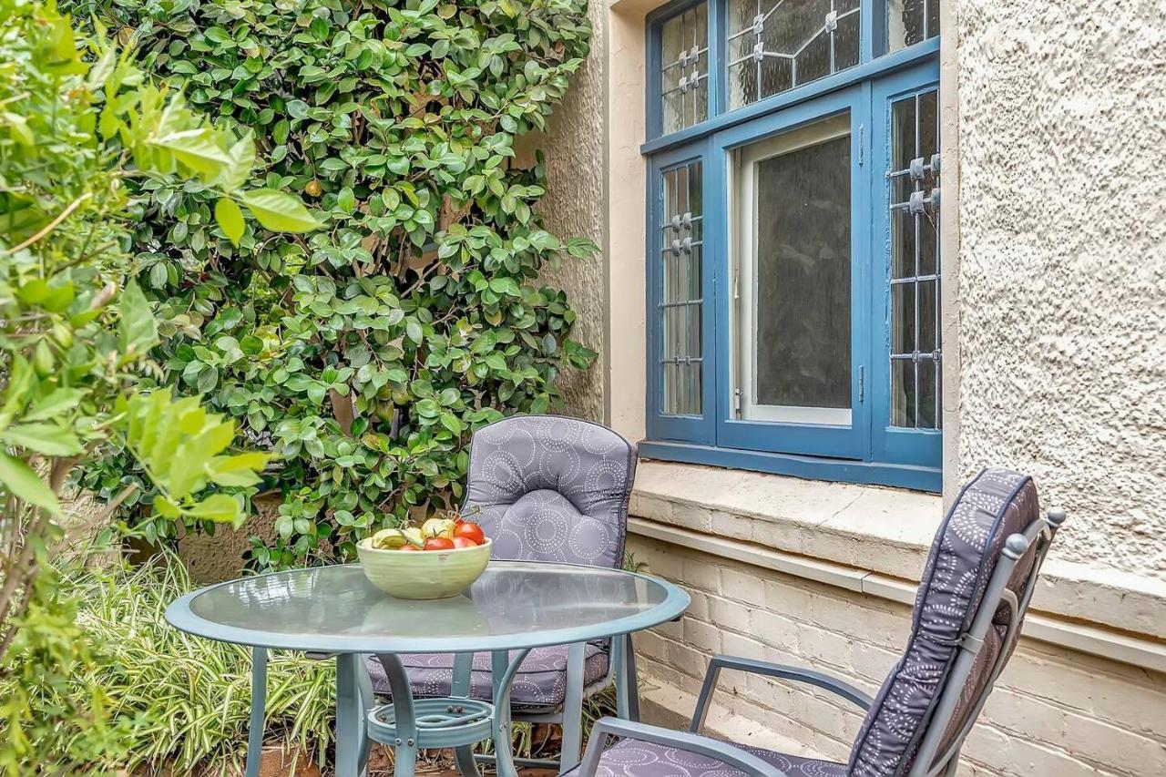 'the Nook' Peaceful Toorak Gardens Retro *