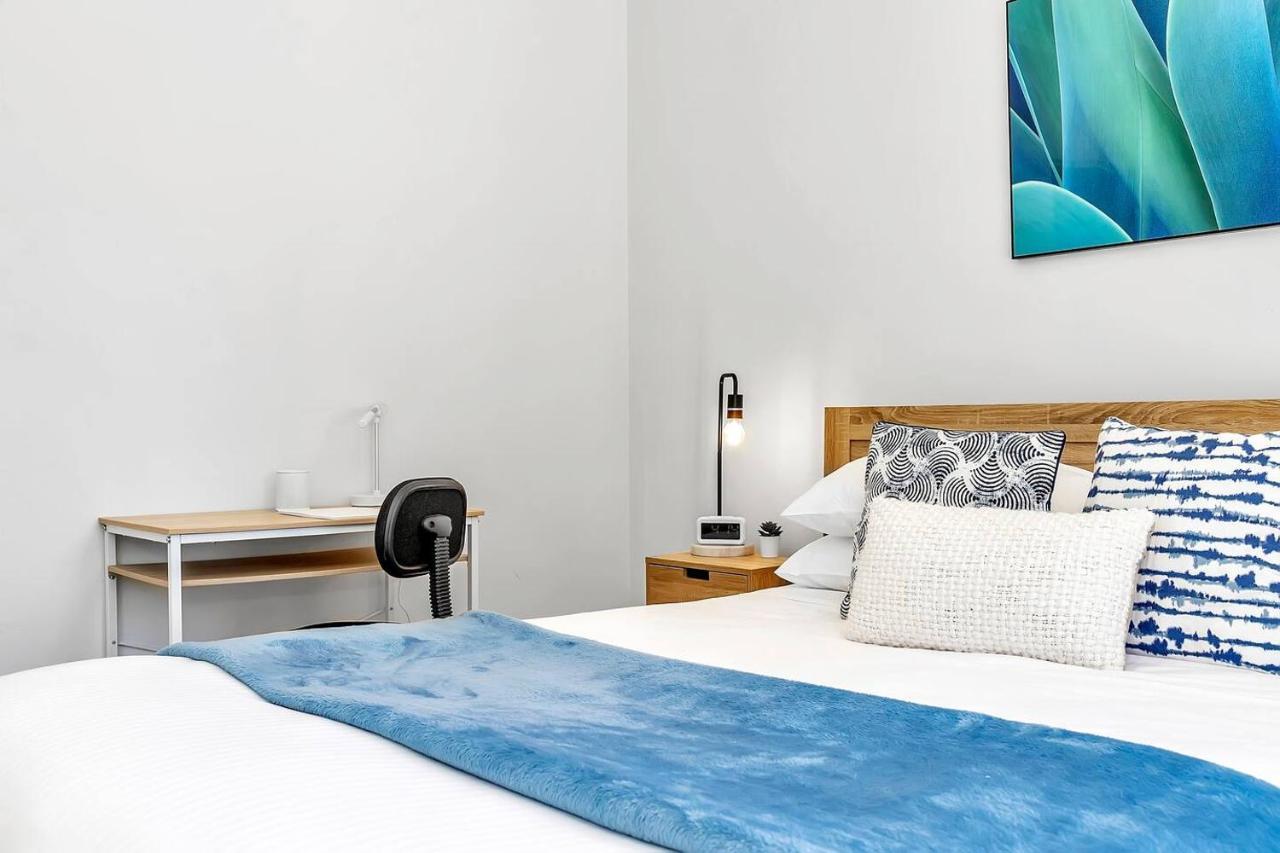 Coastal Comfort With A Pool Opposite Henley Apartment *