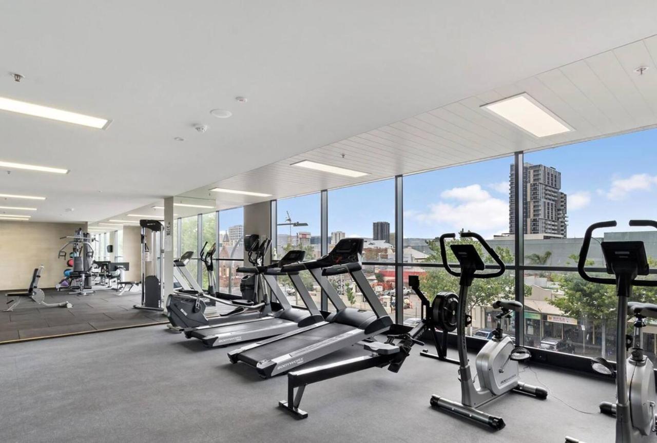 'adelaide Azure' Scenic Cbd Living With Rooftop Pool Adelaide