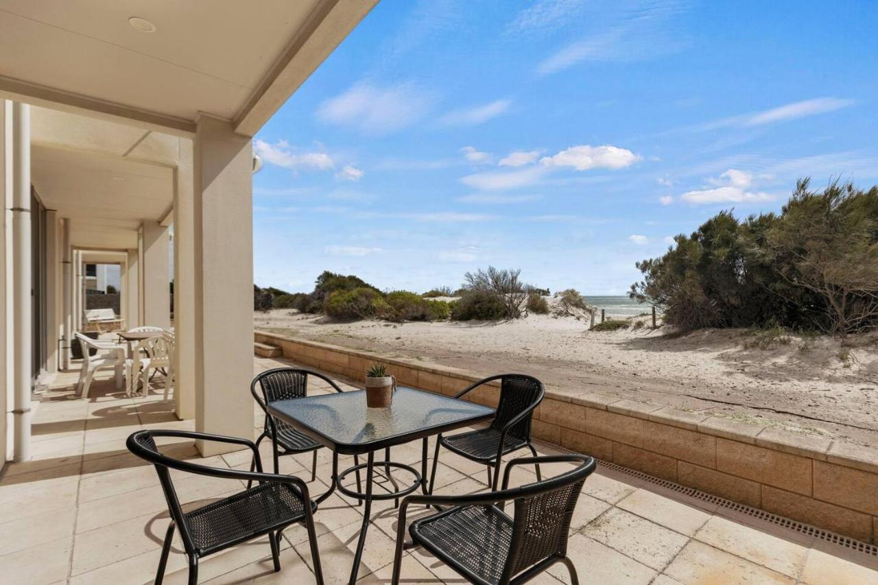 Holiday home Beachside Beauty - Iconic Beachfront Panorama *