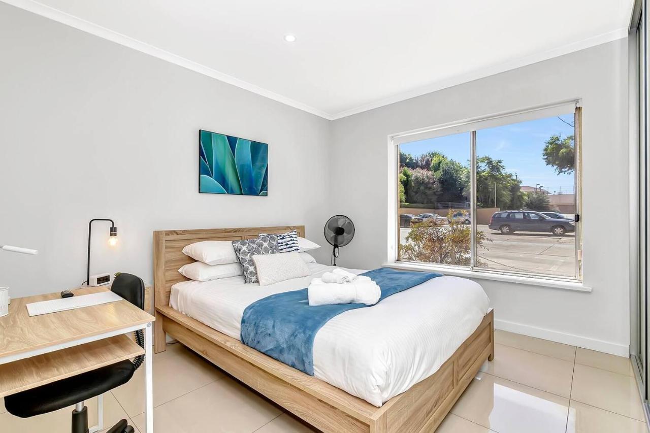 Coastal Comfort With A Pool Opposite Henley Apartment