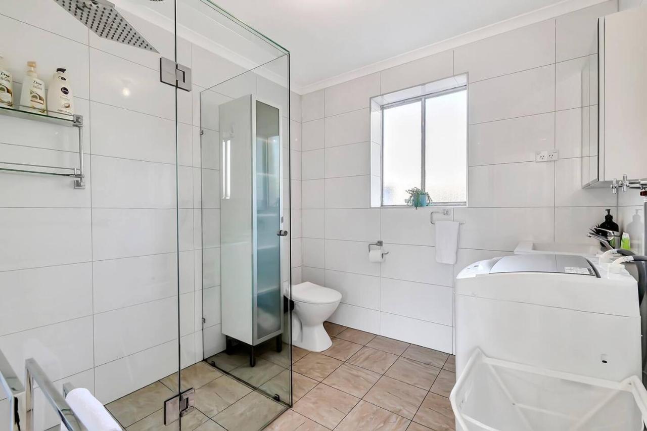 Coastal Comfort With A Pool Opposite Henley Apartment