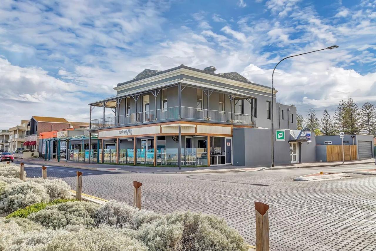 Coastal Comfort With A Pool Opposite Henley Apartment *