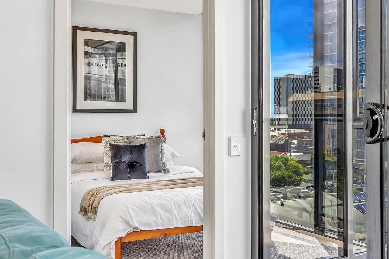 'adelaide Azure' Scenic Cbd Living With Rooftop Pool * Adelaide