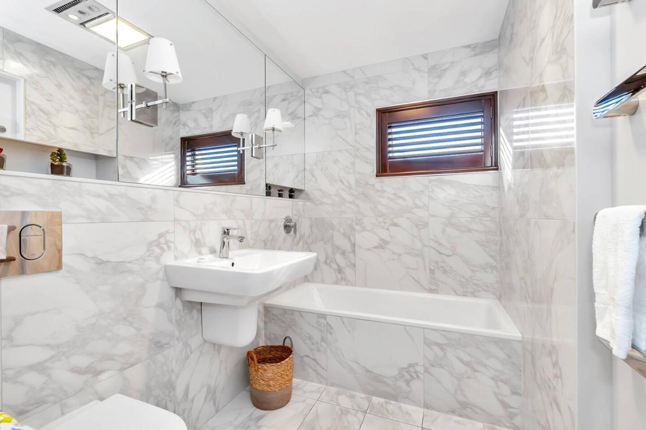 The Pad - Breezy Bohemian Oceanfront Oasis Apartment Adelaide