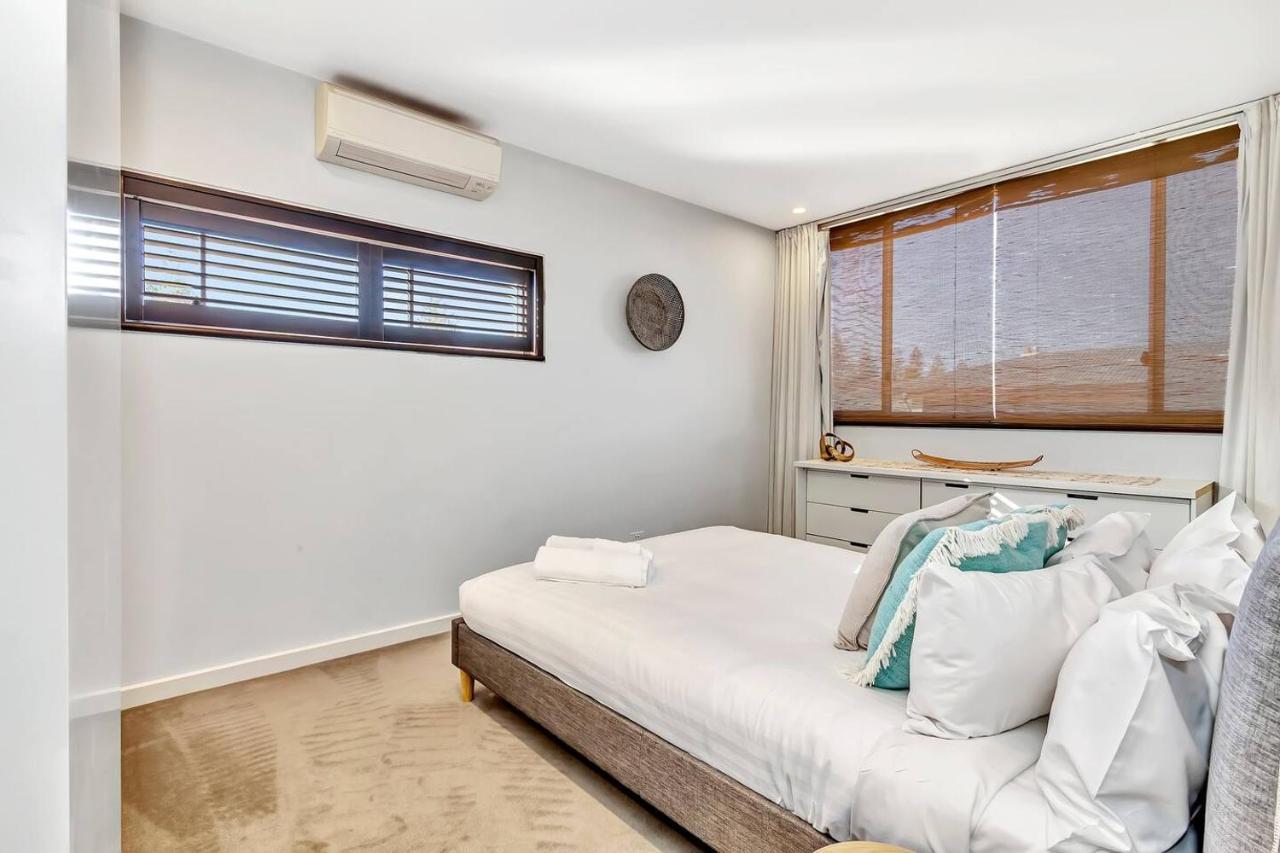 The Pad - Breezy Bohemian Oceanfront Oasis Apartment Adelaide