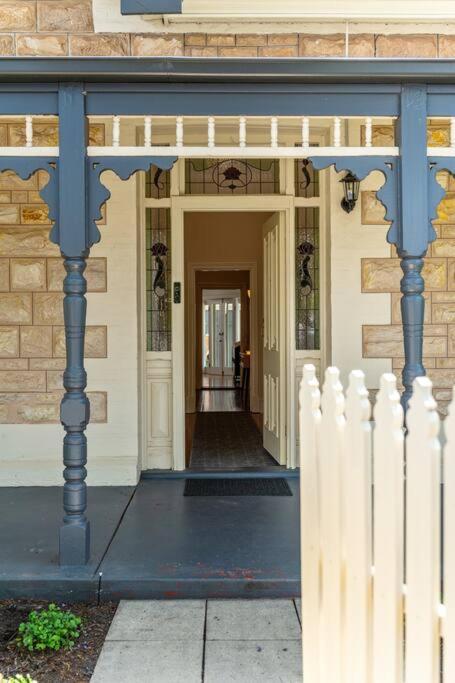 Waratah 1910 - Boutique