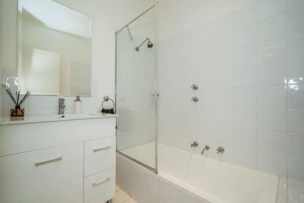 Nirvana On Gray - 2br Staycation Wifi Apartment Adelaide