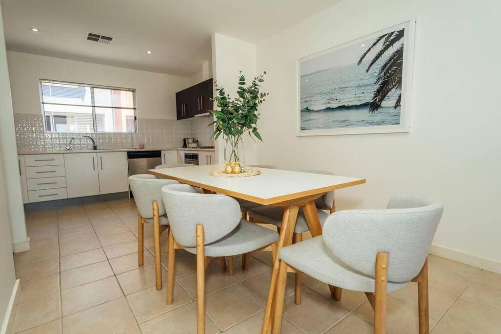 Apartment Nirvana On Gray - 2br Staycation Wifi Adelaide