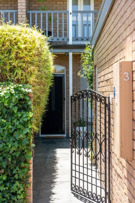 Petal And Bloom - 3br Family Cbd Apartment Adelaide