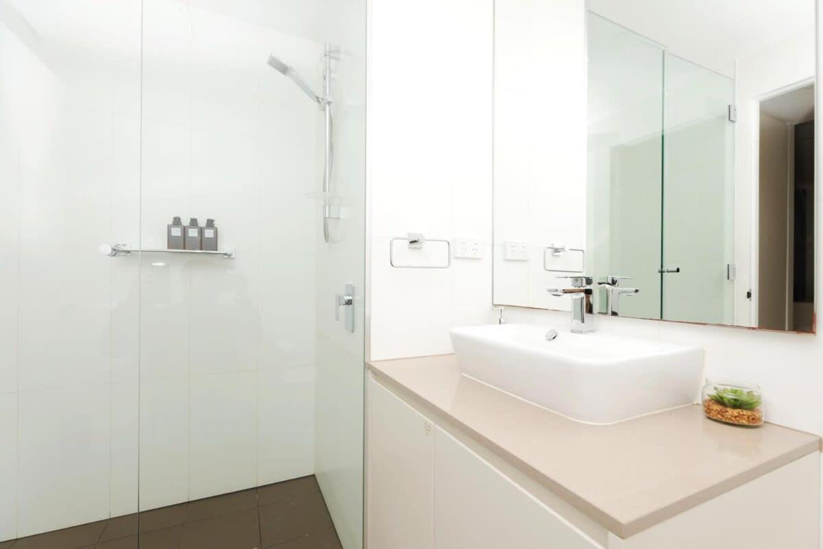 Apartment Iconic On Vue With Free Parking Pool Gym Cbd Adelaide
