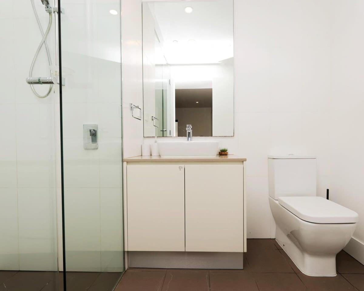 Iconic On Vue With Free Parking Pool Gym Cbd Apartment *