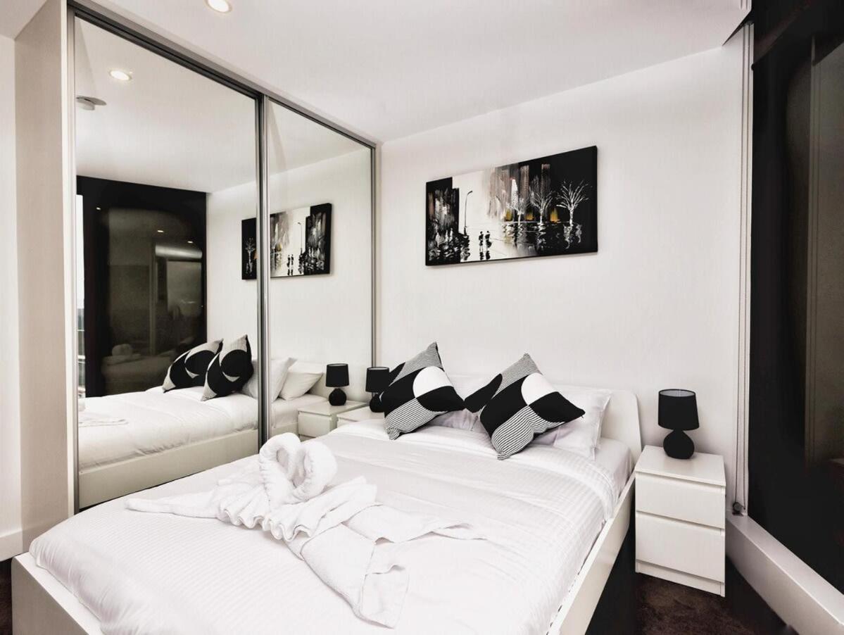 Iconic On Vue With Free Parking Pool Gym Cbd * Adelaide