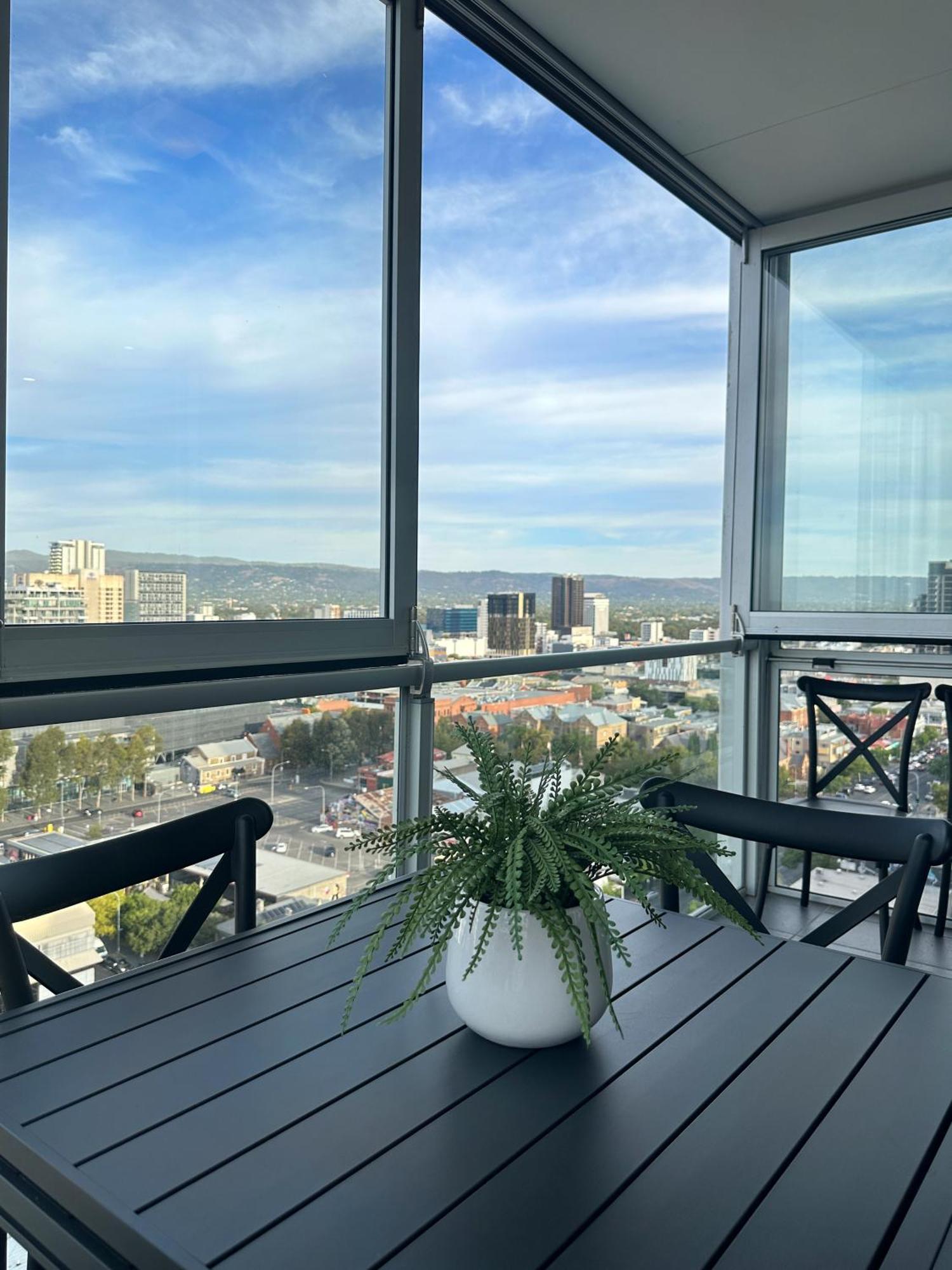 Cbd Sky View Apartment