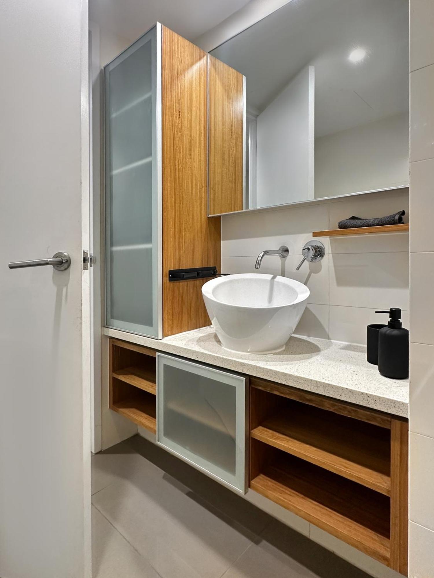 Penthouse View Luxury Cbd Penthouse Sleeps 6 Balcony Access Adelaide