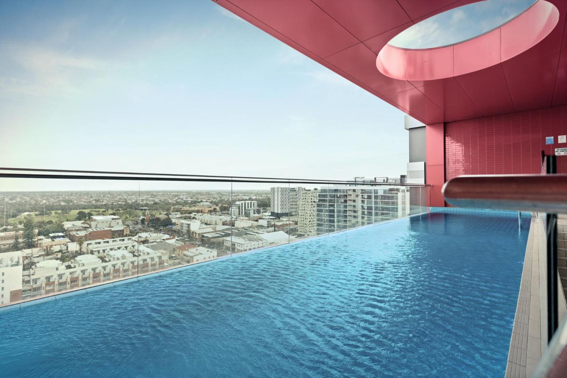 2 Bedroom With Stunning Views And Car Parking Adelaide