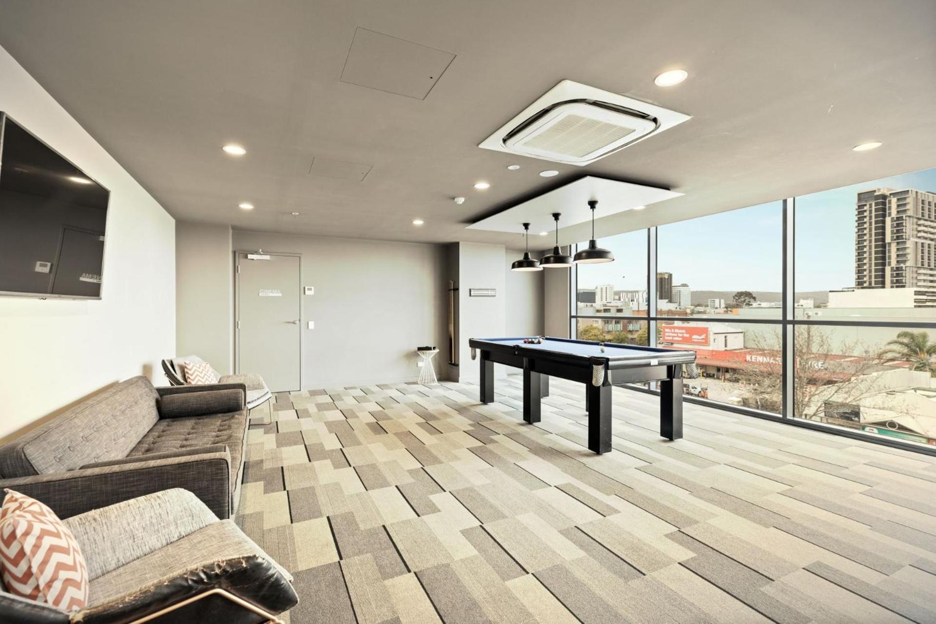 2 Bedroom With Stunning Views And Car Parking