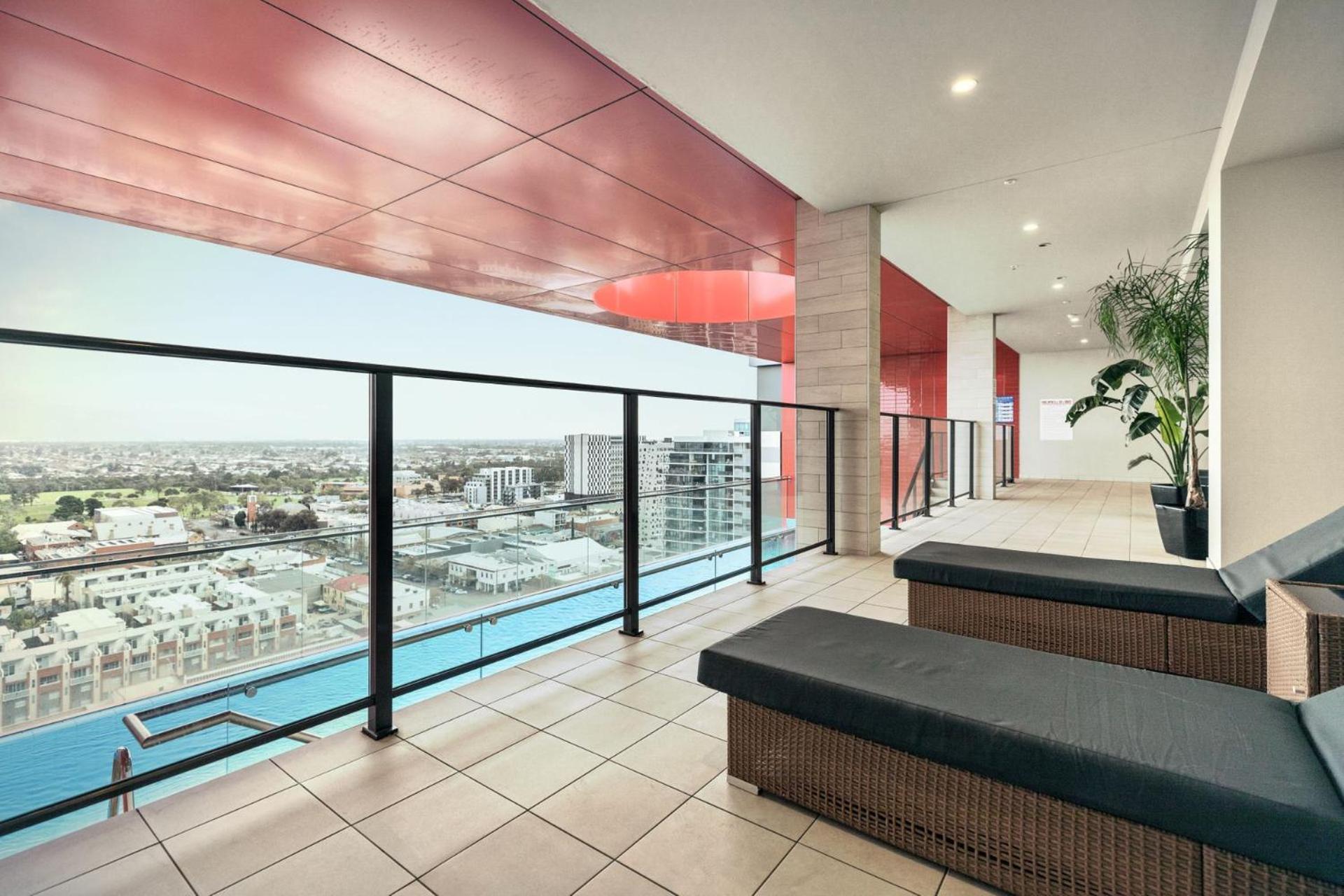 2 Bedroom With Stunning Views And Car Parking Apartment *
