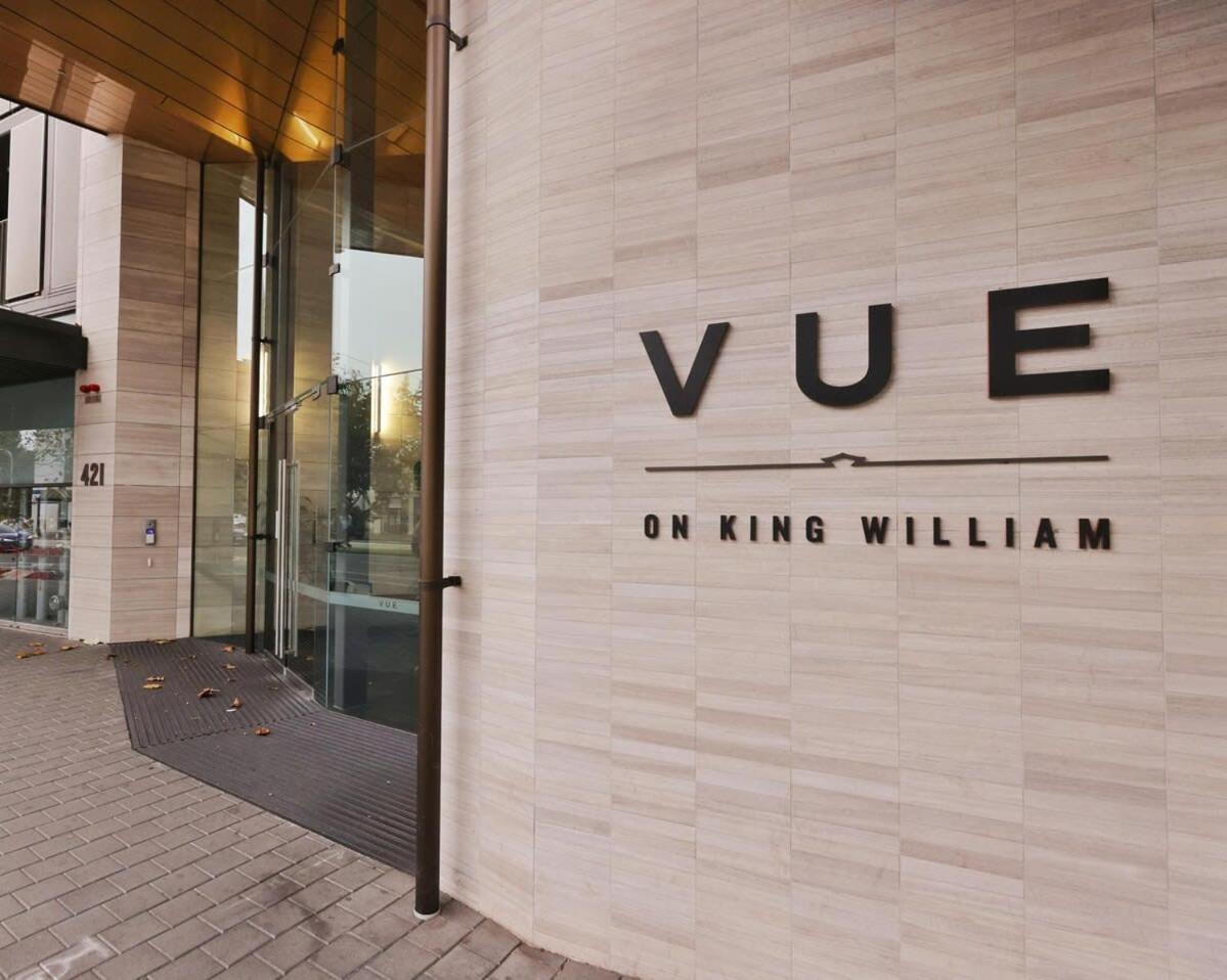 Iconic On Vue With Free Parking Pool Gym Cbd Apartment