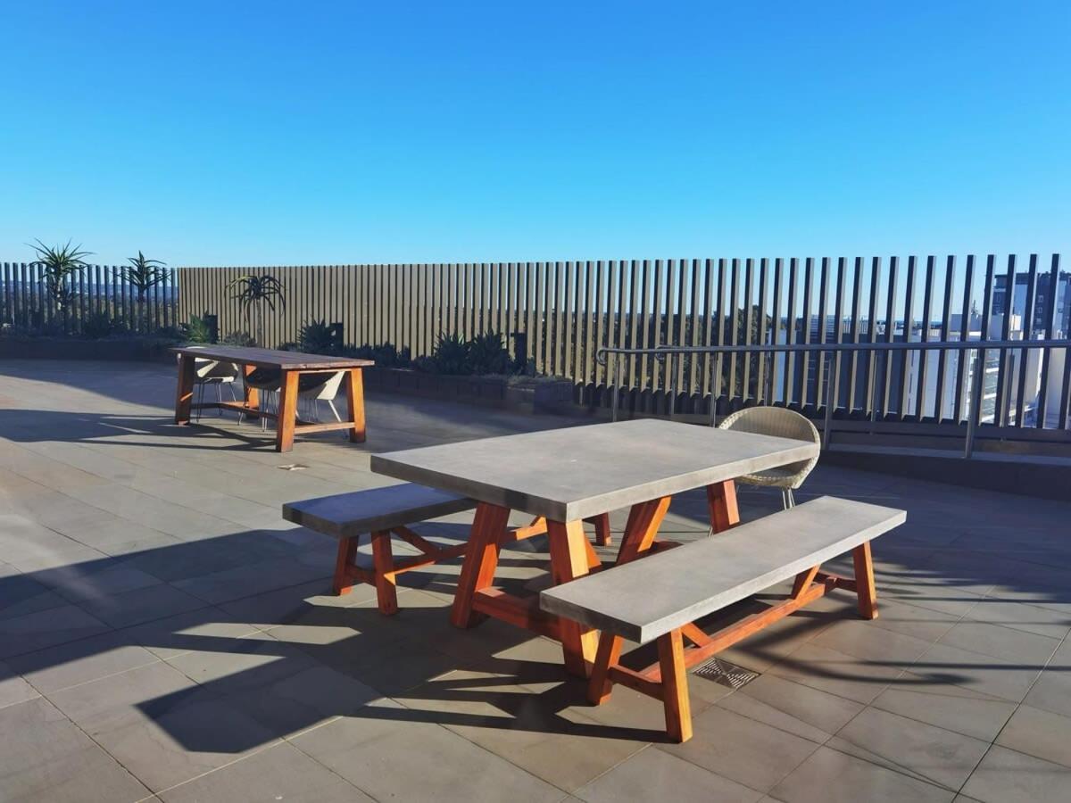 Iconic On Vue With Free Parking Pool Gym Cbd Apartment