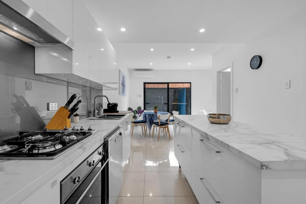 2br Townhouse Cbd Chinatown Free Wifi Freeparking * Adelaide