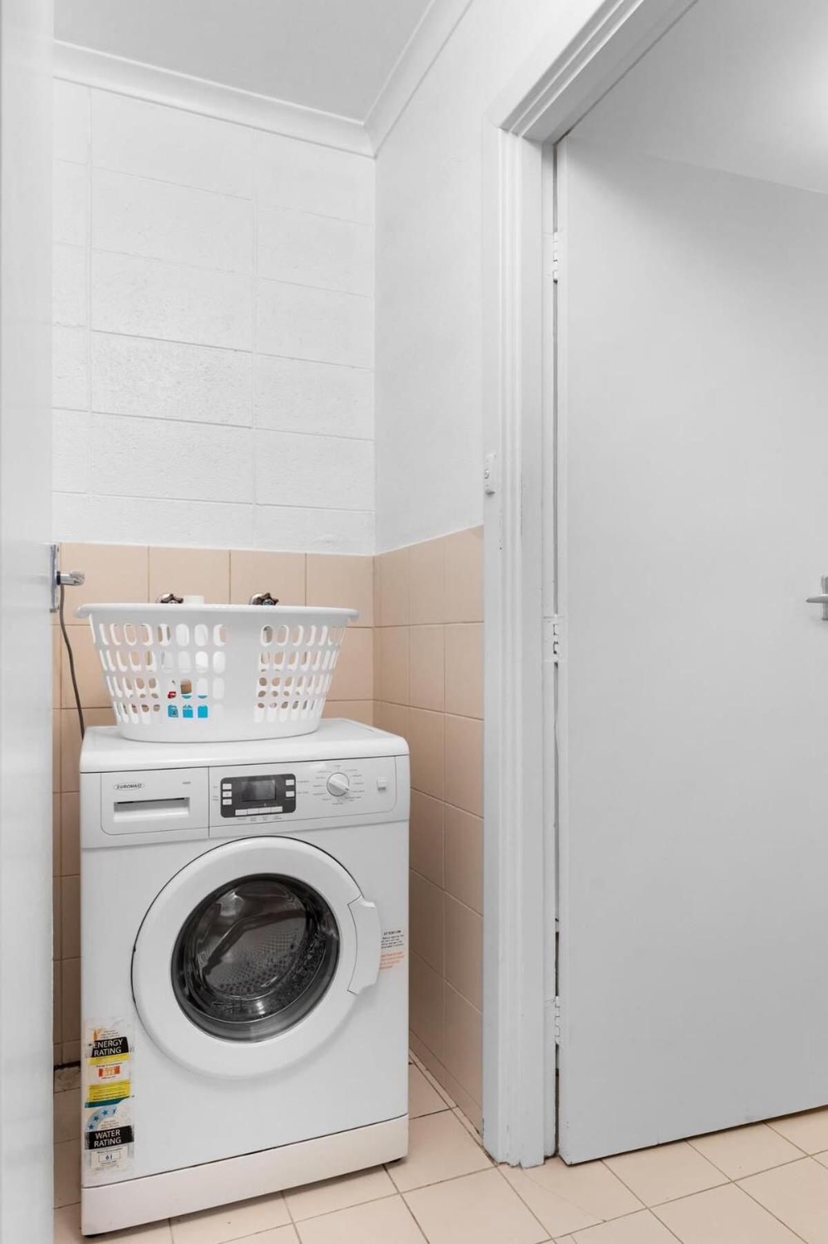 Renovated 1br Unit Cbd Parking Wi-fi South Tce Adelaide