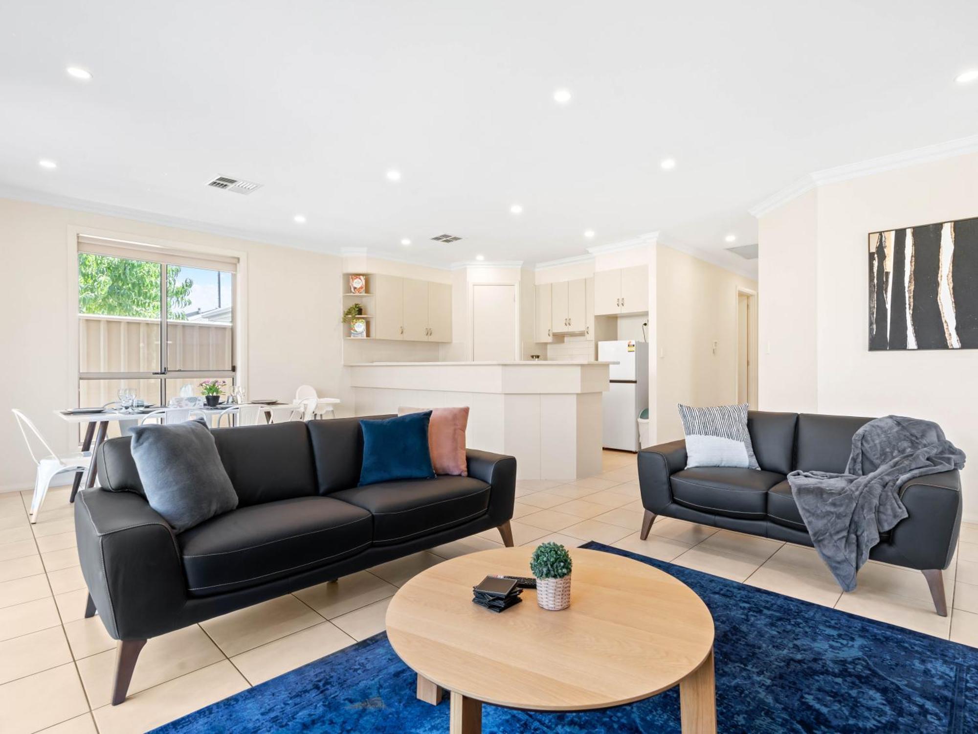 No Stairs, Big House, Garage Richmond 2 Holiday home