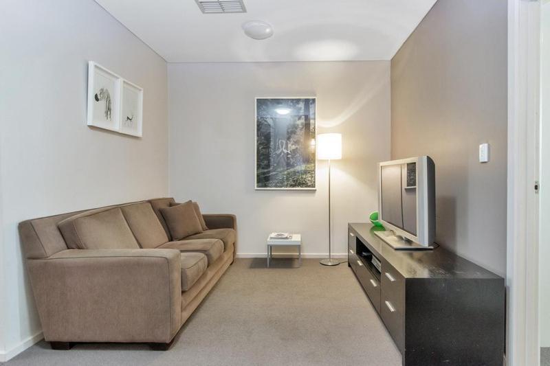 2 Bed 2 Bath Modern Townhouse In Heart Of * Adelaide
