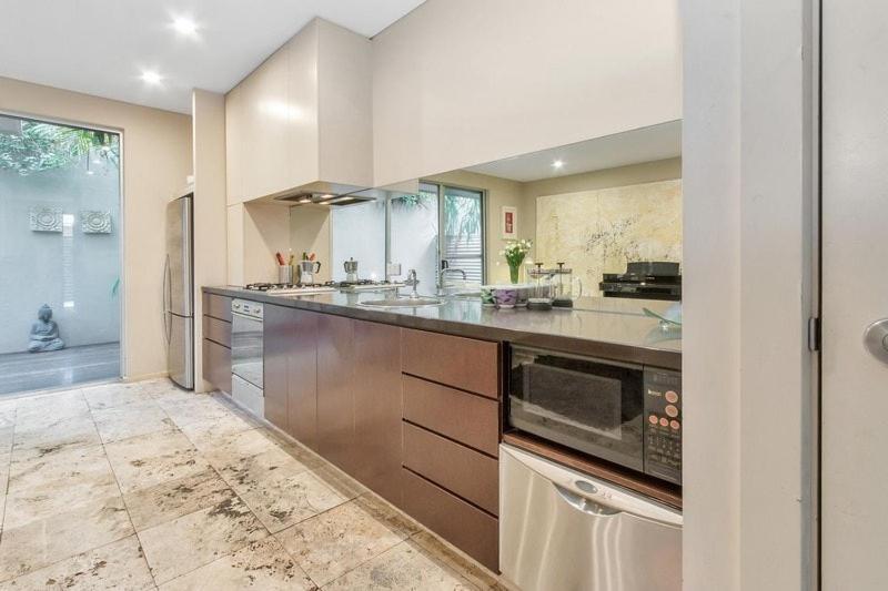 Holiday home 2 Bed 2 Bath Modern Townhouse In Heart Of