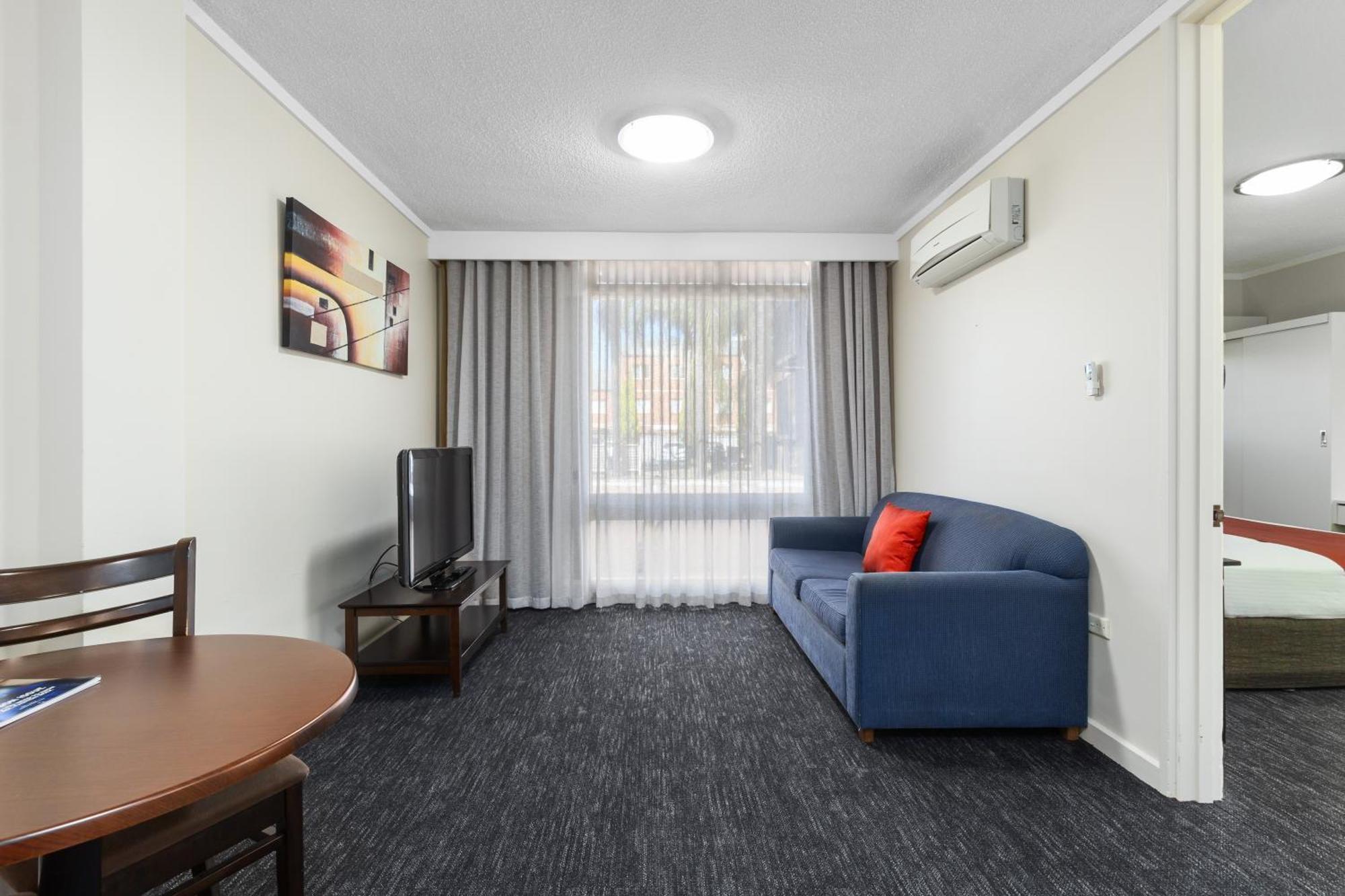 Econo North 3*