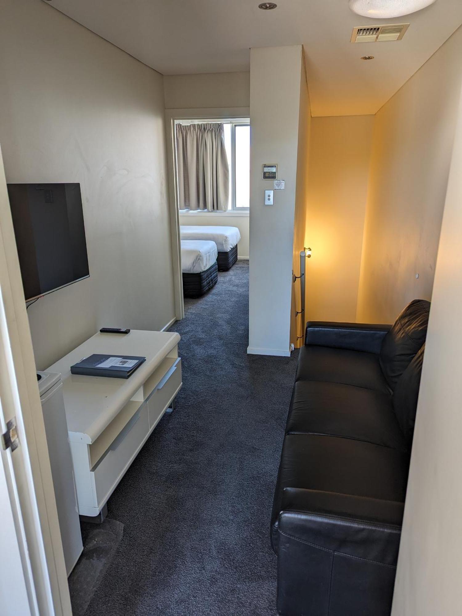Mawson Lakes Hotel 4*
