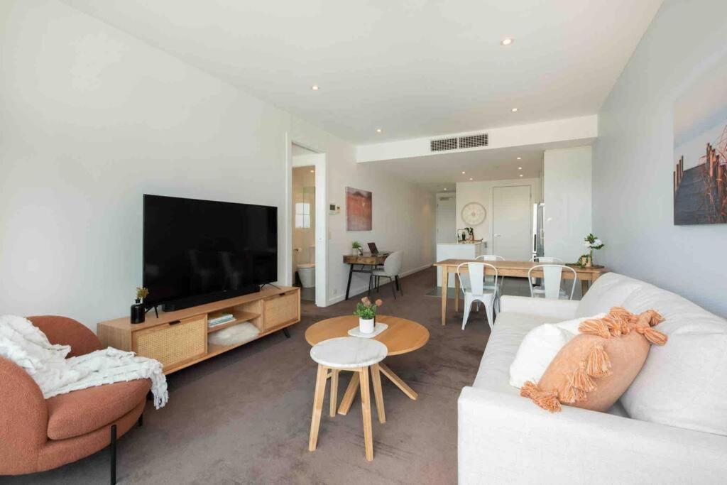 Apartment, Pool & Carpark * Adelaide