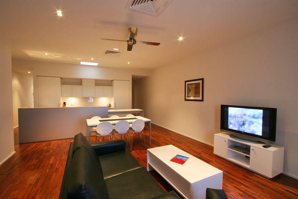 Mawson Lakes 4*