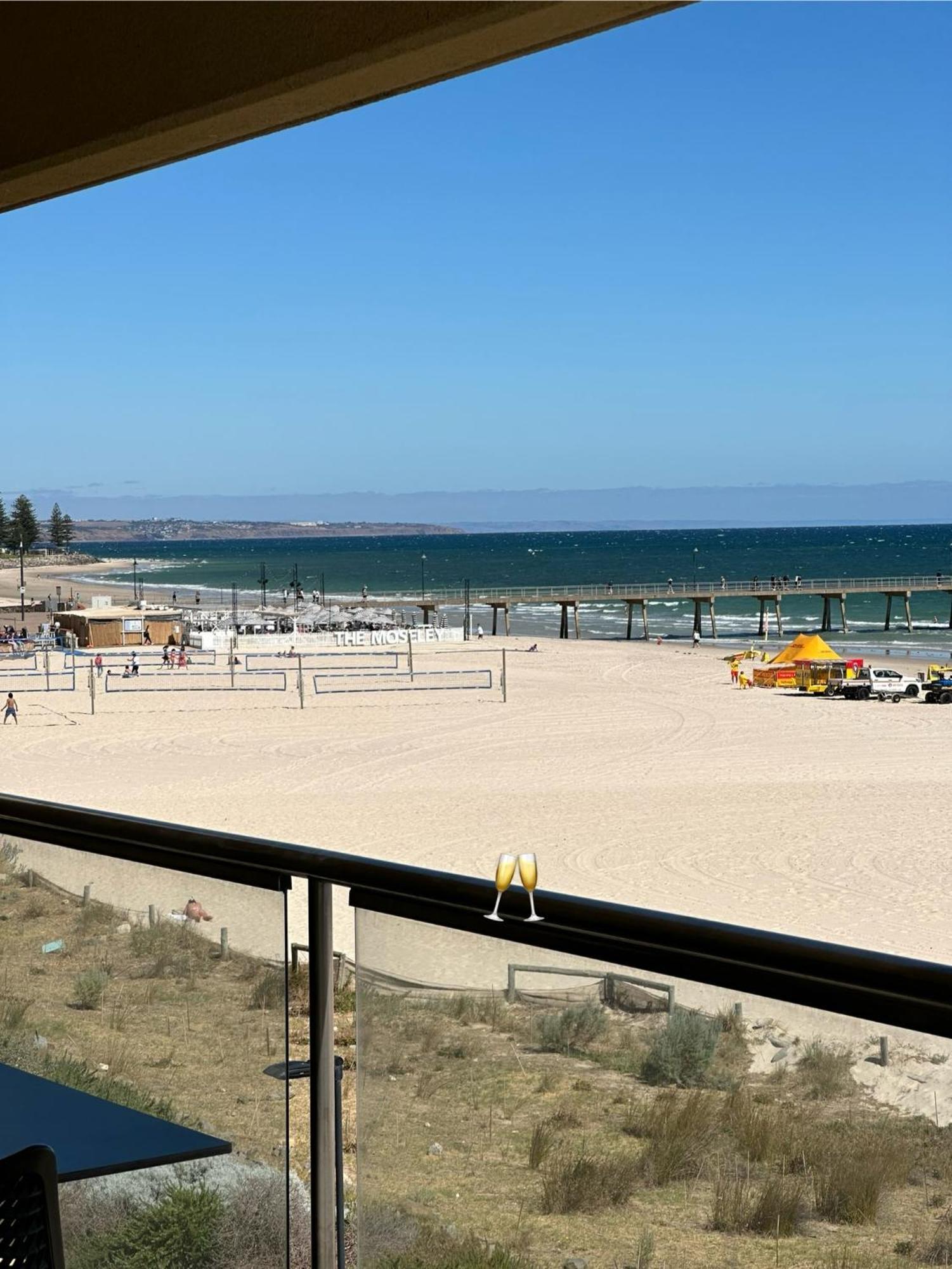 Apartment Absolute Beachfront At The Pier Glenelg *