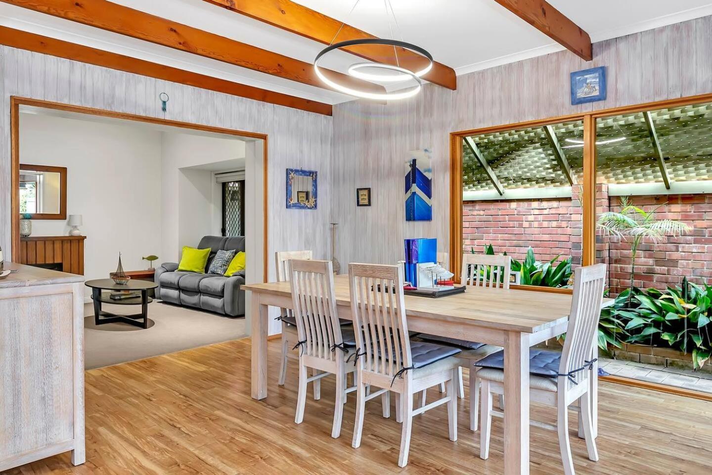 Sea J's Brighton - Local Charm And Beachside Flair