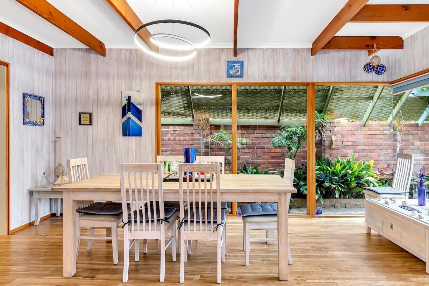 Sea J's Brighton - Local Charm And Beachside Flair