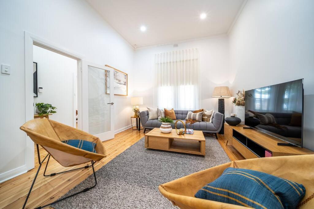Ambrosia - Designer 3br Wifi * Adelaide