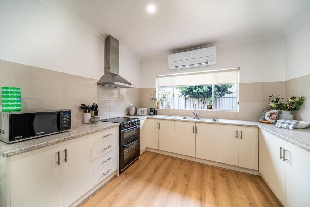 Ambrosia - Designer 3br Wifi